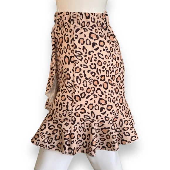 LEOPARD MINI SKIRT WITH RUFFLED HEMLINE. WOMEN’S SIZE SMALL - Picture 4 of 7